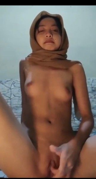 Background nonton video viral Andini Permata Tiktoker Jilbab Omek